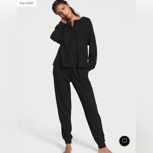 Victoria’s Secret Glow Waffle pajama set. Black. Size Large.